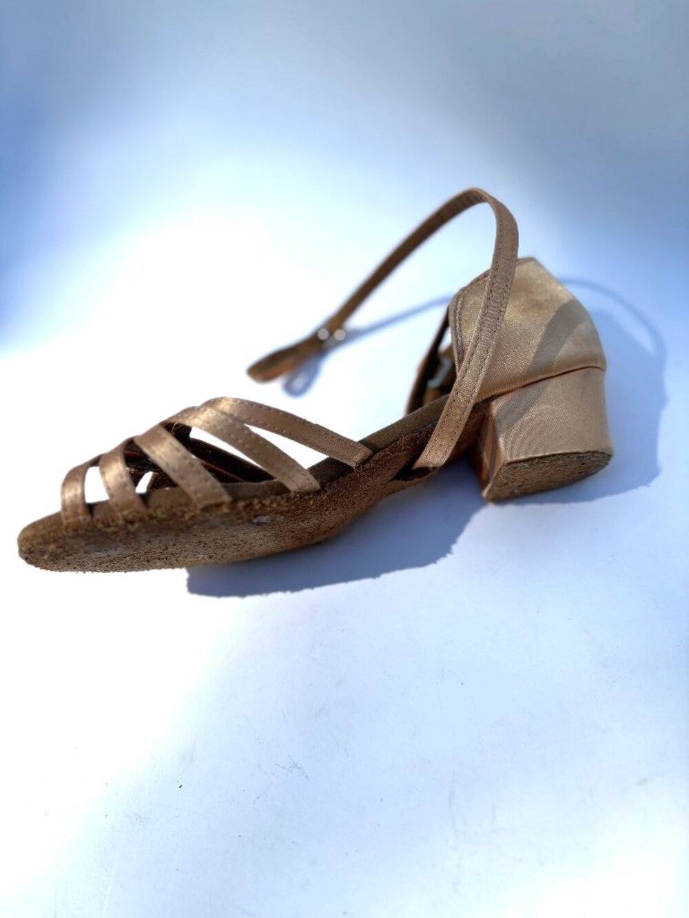 Latin Ballroom Shoes, Tan, LITTLE KIDS SIZE 2.5, 1 inch heal. EXCELLENT Cond. - Picture 5 of 8